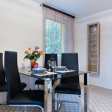 Apartman Vrane Vrané nad Vltavou Buitenkant foto